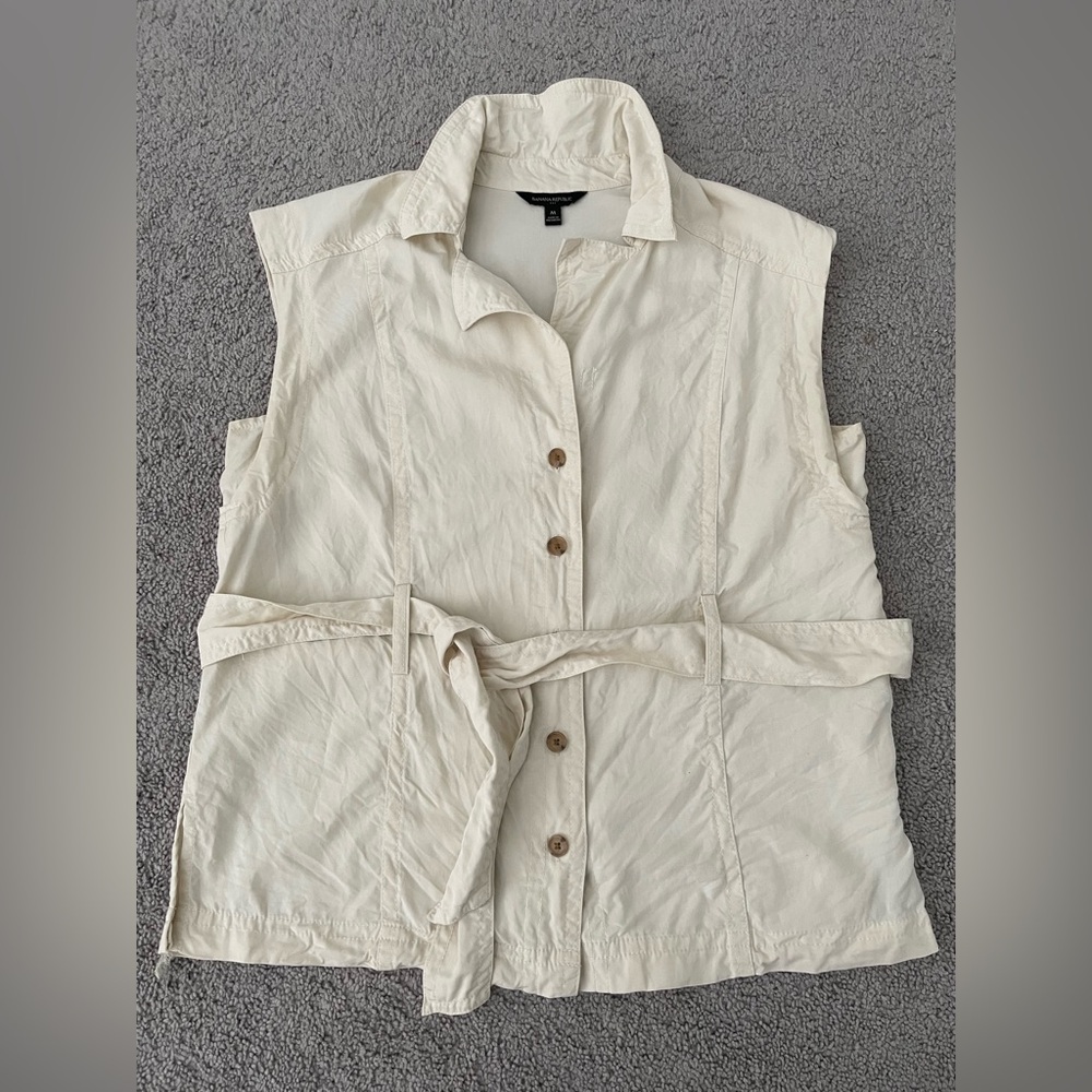 Banana Republic sleeveless shirt